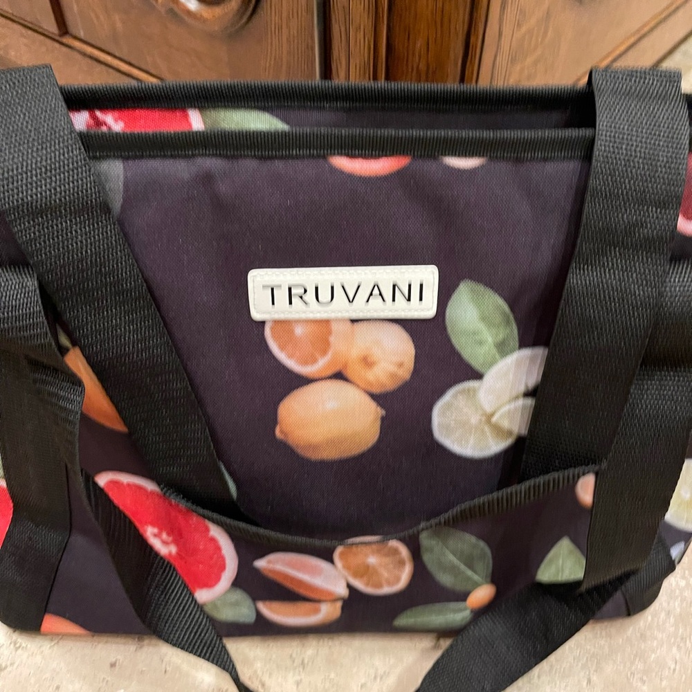 Truvani 2023 PINK W/ BLACK Insulated Tote Bag - Brand New (aka The Food Babe!) - Picture 9 of 9
